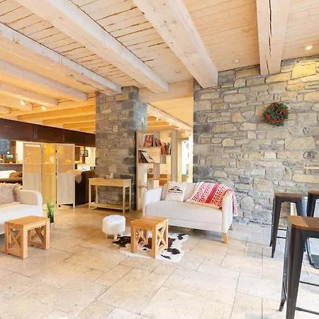 Duplex 3 Pieces Avec Piscine Et Sauna, Hyper Centre, - Fr-1-296-405 *