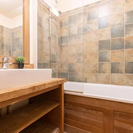 De 8 Personnes Avec Piscine Et Sauna, Centre-ville - Fr-1-296-405 Saint-Lary-Soulan