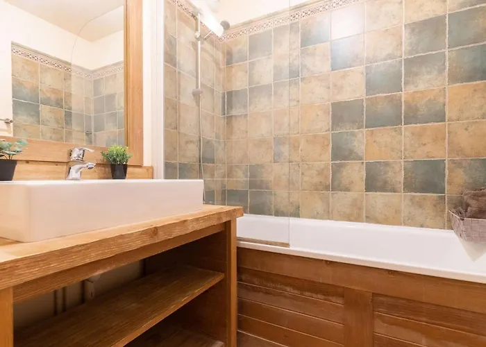 De 8 Personnes Avec Piscine Et Sauna, Centre-ville - Fr-1-296-405