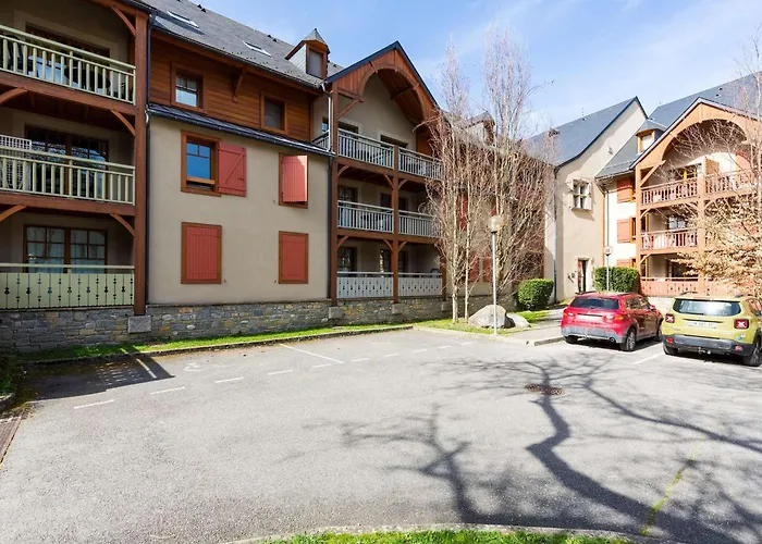 Apartment De 8 Personnes Avec Piscine Et Sauna, Centre-ville - Fr-1-296-405