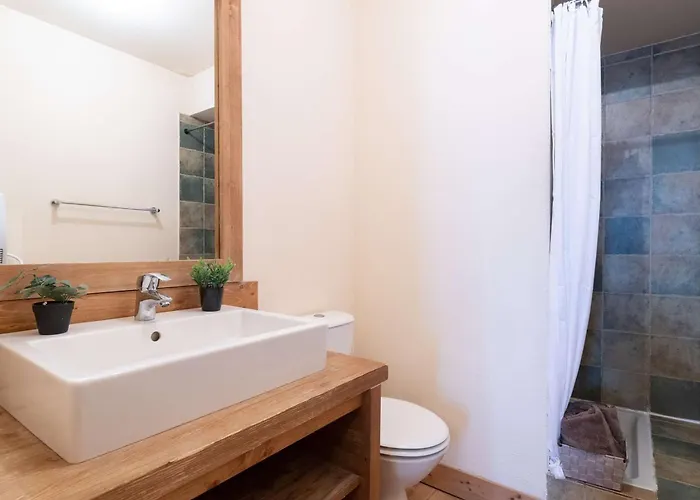 De 8 Personnes Avec Piscine Et Sauna, Centre-ville - Fr-1-296-405 Saint-Lary-Soulan