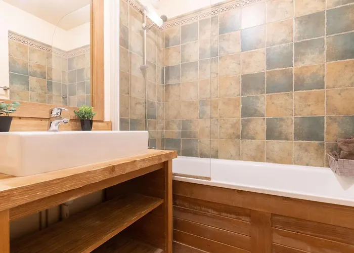 De 8 Personnes Avec Piscine Et Sauna, Centre-ville - Fr-1-296-405 Saint-Lary-Soulan