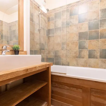 De 8 Personnes Avec Piscine Et Sauna, Centre-ville - Fr-1-296-405