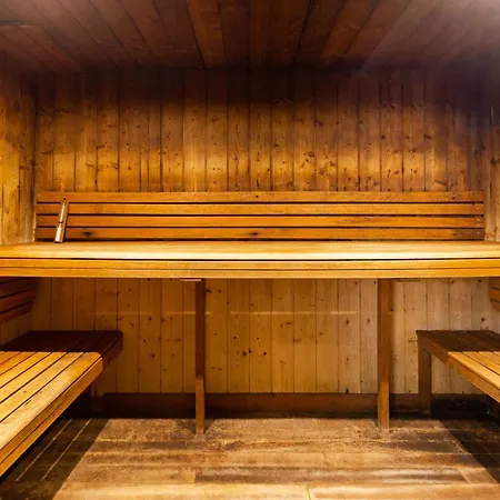 De 8 Personnes Avec Piscine Et Sauna, Centre-ville - Fr-1-296-405 Saint-Lary-Soulan