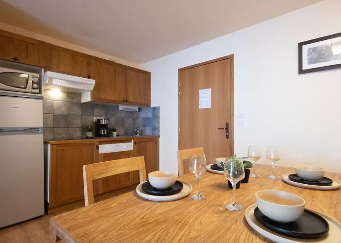 De 8 Personnes Avec Piscine Et Sauna, Centre-ville - Fr-1-296-405 * Saint-Lary-Soulan